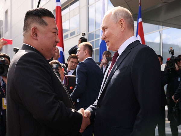Russian President Vladimir Putin (right) with North Korean leader Kim Jong-un (Photo/Reuters) Russian President Vladimir Putin (right) with North Korean leader Kim Jong-un (Photo/Reuters)