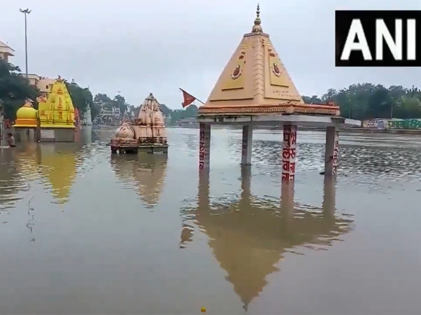 Temples submerged in Ujjain (Photo/ANI) Temples submerged in Ujjain (Photo/ANI)