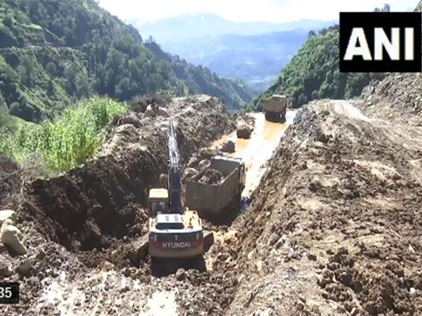 BRO clears Pir Panjal roads in Rajouri after landslides (Photo/ANI) BRO clears Pir Panjal roads in Rajouri after landslides (Photo/ANI)
