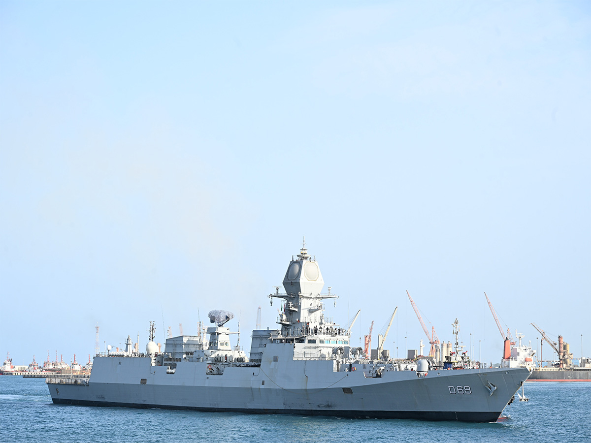 Indian Naval Ships Tamal, Surat arrive at Jeddah (Photo/Ministry of Defence) Indian Naval Ships Tamal, Surat arrive at Jeddah (Photo/Ministry of Defence)
