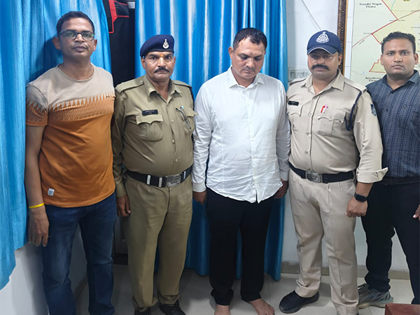 Congress corporator Anwar Qadri in police custody. (Photo/Indore Police) Congress corporator Anwar Qadri in police custody. (Photo/Indore Police)