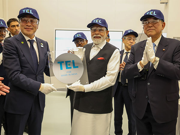PM Modi at the Tokyo Electron Factory with Japanese PM Ishiba (Photo/ X@NarendraModi) PM Modi at the Tokyo Electron Factory with Japanese PM Ishiba (Photo/ X@NarendraModi)