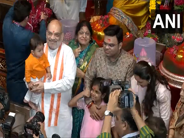 Union Home Minister Amit Shah at Lalbaugcha Raja with family (Photo/ANI) Union Home Minister Amit Shah at Lalbaugcha Raja with family (Photo/ANI)