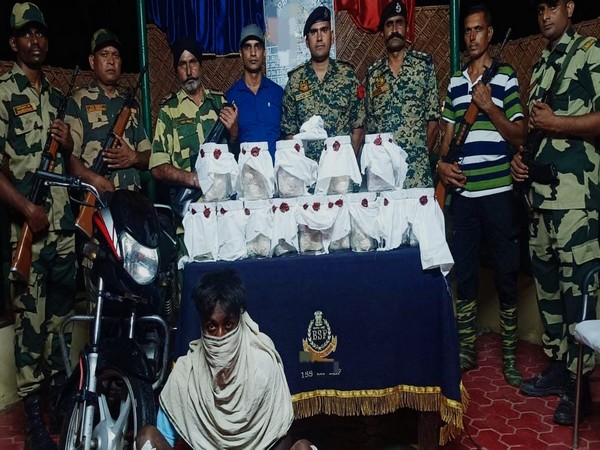 BSF nabs smuggler with huge heroin consignment in Ferozepur (Photo/X/@BSF_Punjab) BSF nabs smuggler with huge heroin consignment in Ferozepur (Photo/X/@BSF_Punjab)