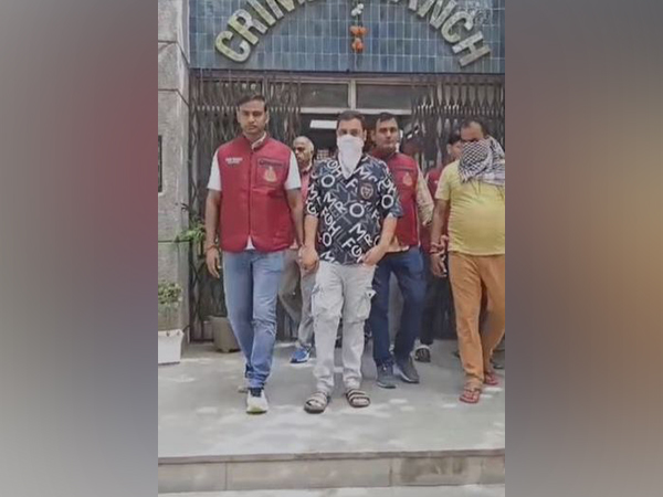 Delhi Police busts manufacturing unit of duplicate All Out Ultra, Good Knight; 3 apprehended (Photo/ANI) Delhi Police busts manufacturing unit of duplicate All Out Ultra, Good Knight; 3 apprehended (Photo/ANI)