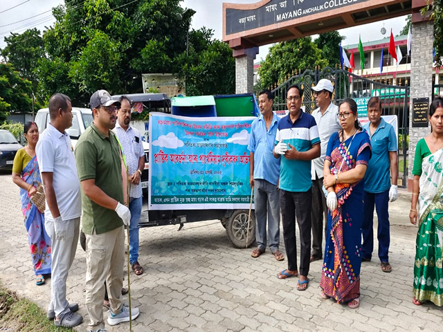 Committees of Pobitora Wildlife Sanctuary conducts awareness drive against plastic & parthenium eradication (Photo/ANI) Committees of Pobitora Wildlife Sanctuary conducts awareness drive against plastic & parthenium eradication (Photo/ANI)