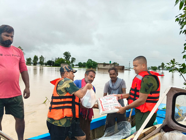 BSF provides relief material to flood-affected families in Punjab (Photo/X/@BSF_Punjab) BSF provides relief material to flood-affected families in Punjab (Photo/X/@BSF_Punjab)