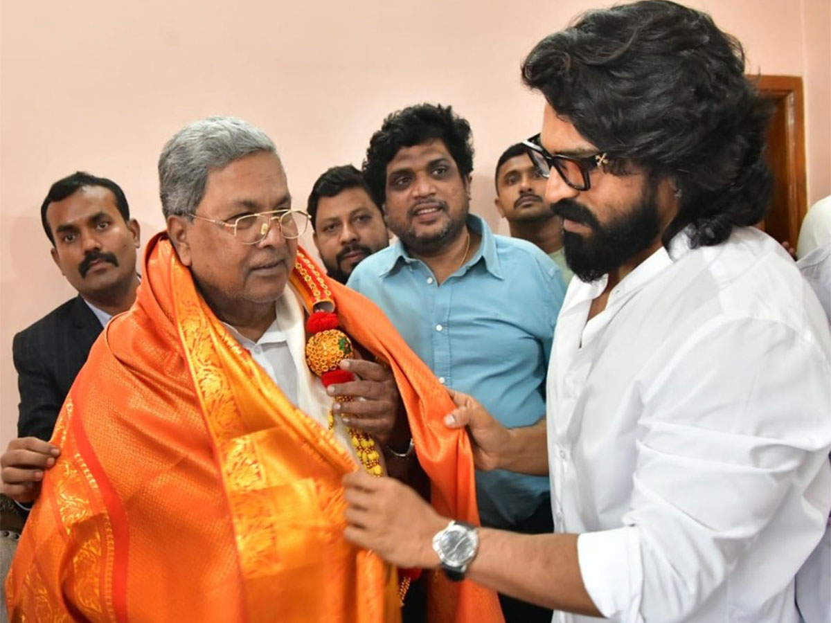 Ram Charan meets Karnataka Chief Minister Siddaramaiah (Photo/X/@siddaramaiah) Ram Charan meets Karnataka Chief Minister Siddaramaiah (Photo/X/@siddaramaiah)