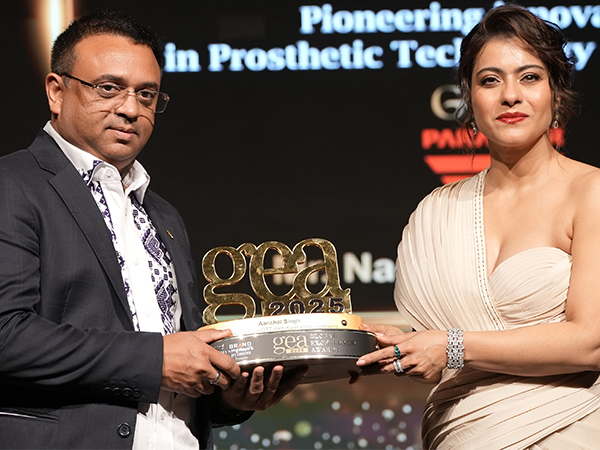 On stage at the Global Excellence Awards 2025, Nagender Parashar, Founder & Chief Designer of Parashar Future Technologies LLP, is honored by Kajol Devgan On stage at the Global Excellence Awards 2025, Nagender Parashar, Founder & Chief Designer of Parashar Future Technologies LLP, is honored by Kajol Devgan