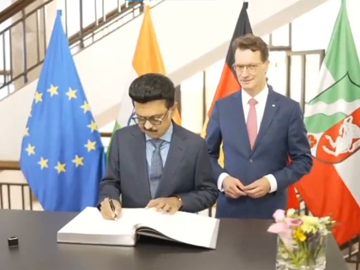 Tamil Nadu Chief Minister M K Stalin signing MoUs in Germany. (Photo@mkstalin) Tamil Nadu Chief Minister M K Stalin signing MoUs in Germany. (Photo@mkstalin)