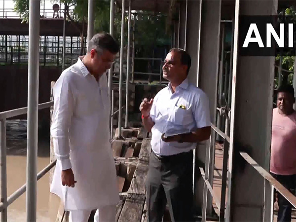 Delhi Minister Parvesh Verma inspects ITO Barrage (Photo/ANI) Delhi Minister Parvesh Verma inspects ITO Barrage (Photo/ANI)