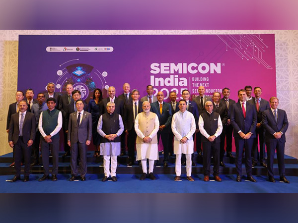 Prime Minister Narendra Modi with Global semiconductor CEOs at SEMICON India 2025 (Photo/X:@narendramodi) Prime Minister Narendra Modi with Global semiconductor CEOs at SEMICON India 2025 (Photo/X:@narendramodi)