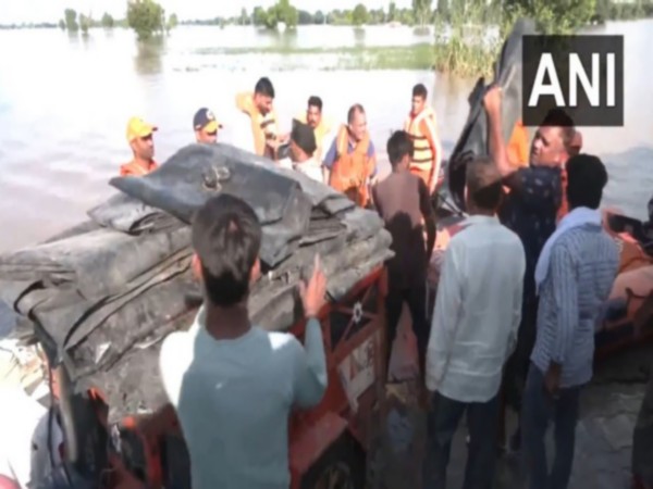 NDRF teams provide relief materials in flood-affected Fazilka NDRF teams provide relief materials in flood-affected Fazilka