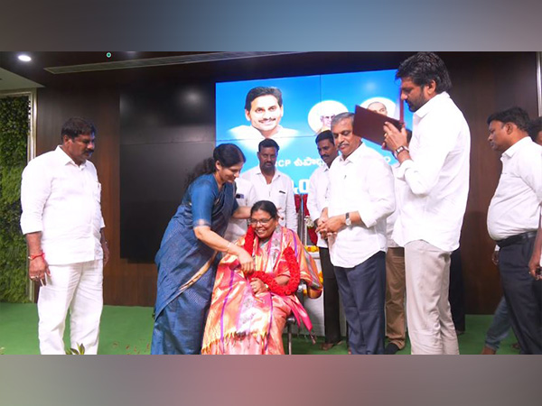 A teacher being felicitated by YSRCP leaders. (Photo/ANI) A teacher being felicitated by YSRCP leaders. (Photo/ANI)