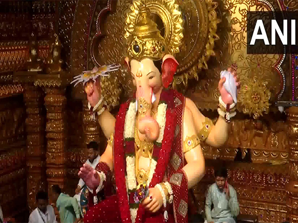 Visuals from Lalbaugcha Raja pandal (Photo/ANI) Visuals from Lalbaugcha Raja pandal (Photo/ANI)