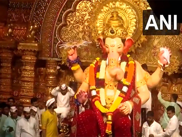 Visuals from Lalbaugcha Raja (Photo/ANI) Visuals from Lalbaugcha Raja (Photo/ANI)