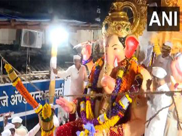 Visuals from Lalbaugcha Raja immersion proccession (Photo/ANI) Visuals from Lalbaugcha Raja immersion proccession (Photo/ANI)