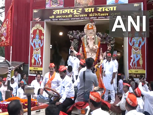 Visarjan procession of Lord Ganesh begins at Nagpur (Photo/ANI) Visarjan procession of Lord Ganesh begins at Nagpur (Photo/ANI)