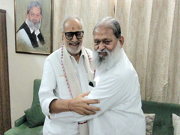 Minister Anil Vij receives former Odisha Governor Prof. Ganeshi Lal in Ambala (Photo/Press Release) Minister Anil Vij receives former Odisha Governor Prof. Ganeshi Lal in Ambala (Photo/Press Release)