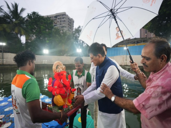 Union Minister Piyush Goyal at Bhulaje Talao in Mumbai (Photo/@PiyushGoyal) Union Minister Piyush Goyal at Bhulaje Talao in Mumbai (Photo/@PiyushGoyal)