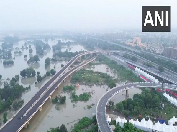 Visuals from Mayur Vihar area (Phot/ANI) Visuals from Mayur Vihar area (Phot/ANI)