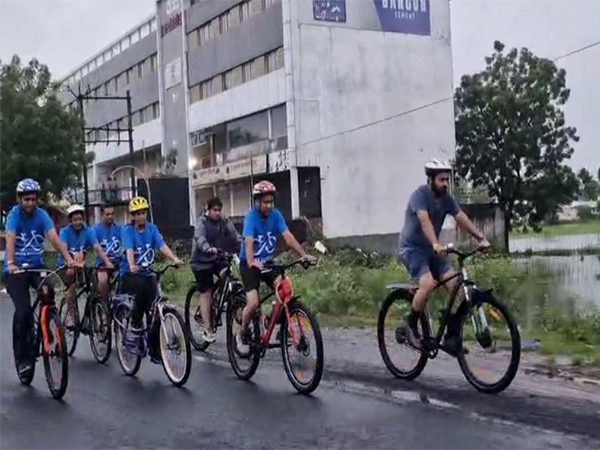 Aravalli district administration organised 'Sundays on Cycle' programme under Fit India Movement. (Photo/ANI) Aravalli district administration organised 'Sundays on Cycle' programme under Fit India Movement. (Photo/ANI)