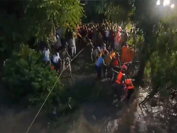 Indian army evacuates man stuck in river. (Photo/IndianArmy) Indian army evacuates man stuck in river. (Photo/IndianArmy)