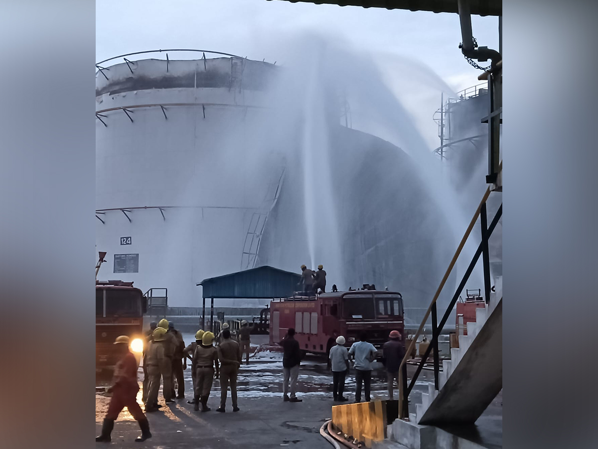 Indian Navy deployed firefighting units (Photo: ANI/Indian Navy) Indian Navy deployed firefighting units (Photo: ANI/Indian Navy)