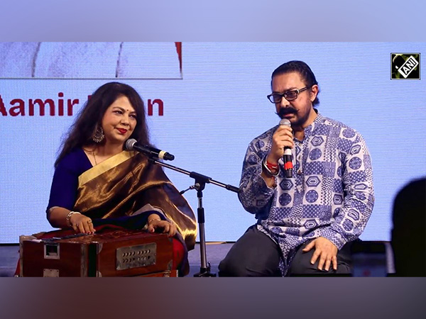 Actor Aamir Khan singing at an event in Mumbai (Photo: ANI) Actor Aamir Khan singing at an event in Mumbai (Photo: ANI)