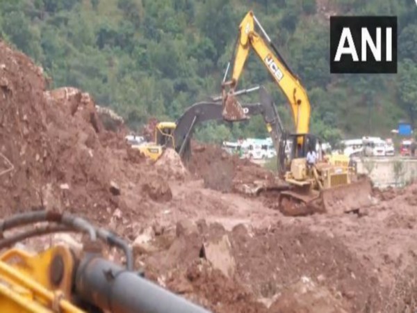 Restoration underway at Jammu-Srinagar National Highway (Photo/ANI) Restoration underway at Jammu-Srinagar National Highway (Photo/ANI)