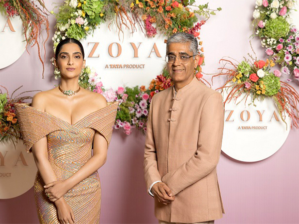 Zoya CEO (Jewellery Division), Ajoy Chawla with Sonam Kapoor who is wearing the Spring Song Choker and Earrings, capturing the stillness of snow and the quiet stir of clusters of green apple. Zoya CEO (Jewellery Division), Ajoy Chawla with Sonam Kapoor who is wearing the Spring Song Choker and Earrings, capturing the stillness of snow and the quiet stir of clusters of green apple.