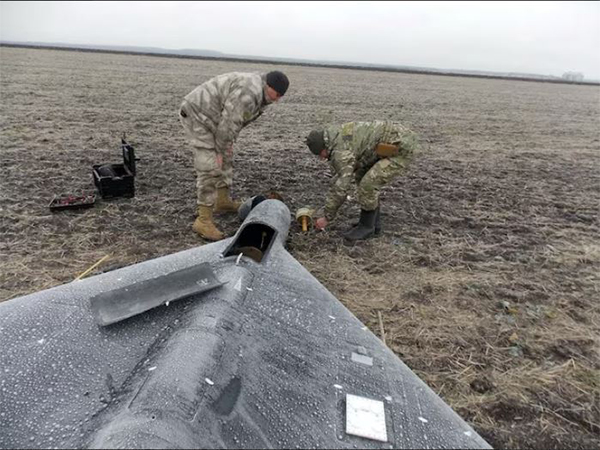 Warhead being removed from a Russian kamikaze drone (Photo: Reuters) Warhead being removed from a Russian kamikaze drone (Photo: Reuters)
