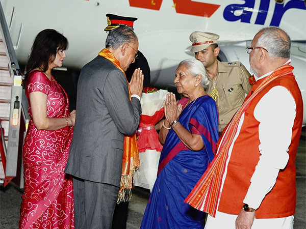 Mauritius PM Dr. Navinchandra Ramgoolam receives ceremonial welcome in Varanasi (Photo: X/@MEAIndia) Mauritius PM Dr. Navinchandra Ramgoolam receives ceremonial welcome in Varanasi (Photo: X/@MEAIndia)