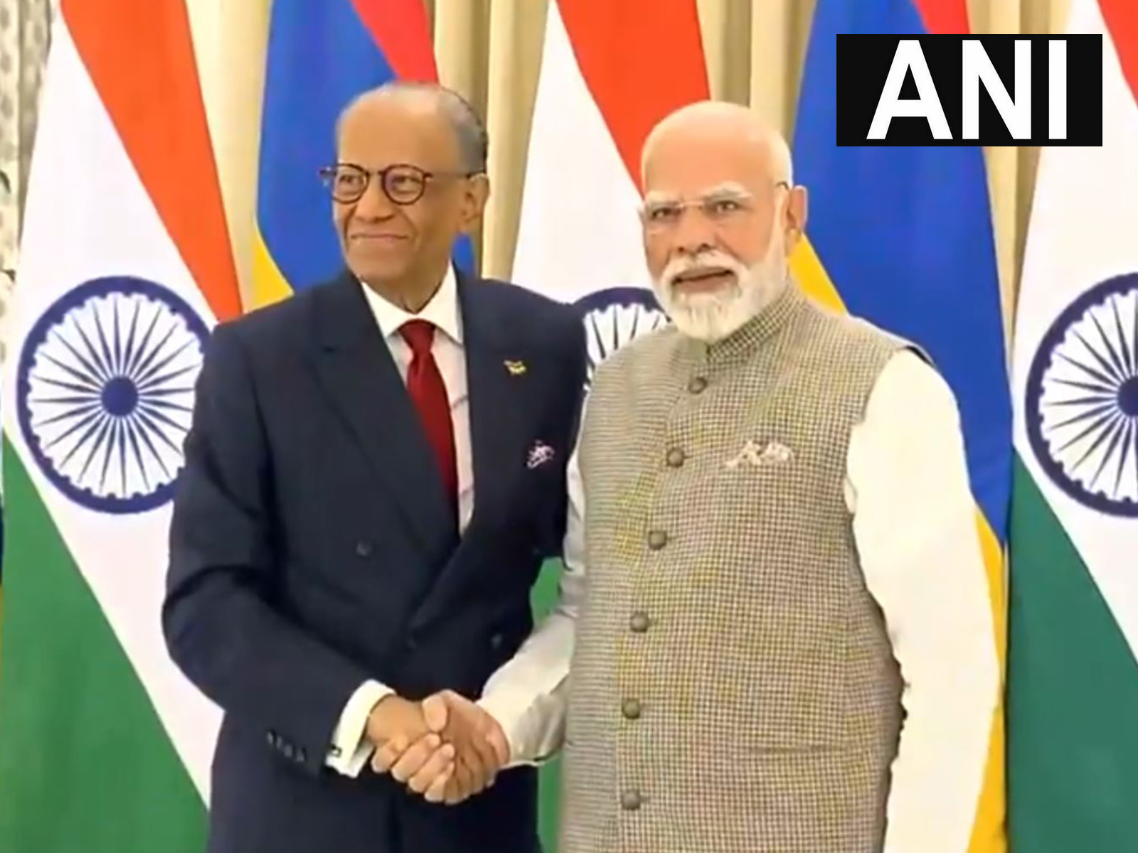 Prime Minister Narendra Modi with Mauritius PM Navinchandra Ramgoolam (Photo/ ANI) Prime Minister Narendra Modi with Mauritius PM Navinchandra Ramgoolam (Photo/ ANI)