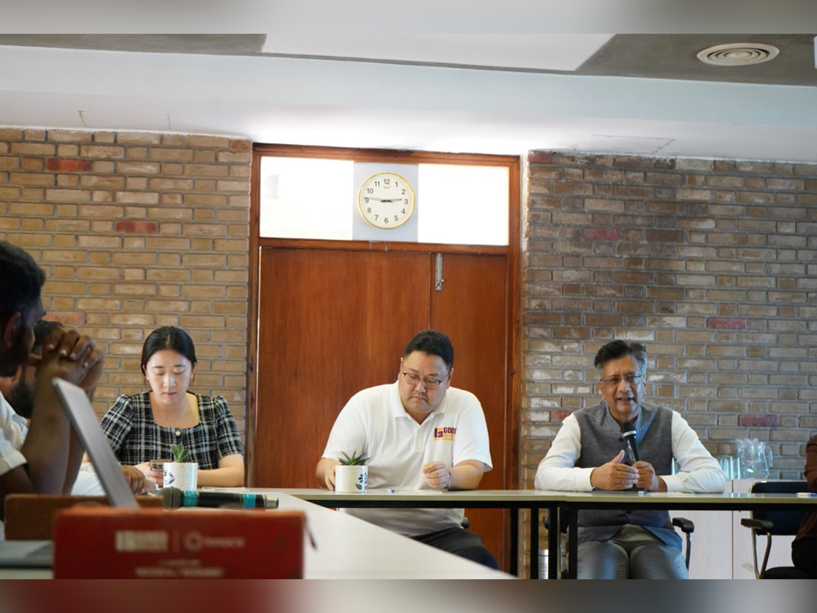 TARA hosts Seminar on Eco-friendly Brick Solutions: Good Bricks in partnership with InnoCSR, Korea Energy Agency, and Reserve Carbon TARA hosts Seminar on Eco-friendly Brick Solutions: Good Bricks in partnership with InnoCSR, Korea Energy Agency, and Reserve Carbon