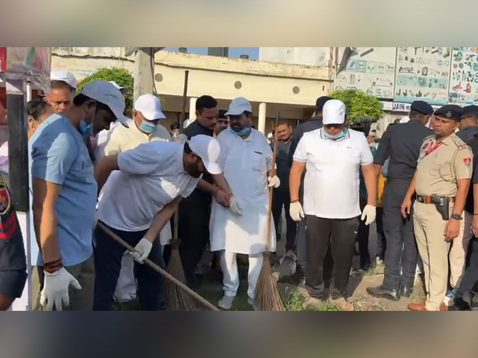 Haryana CM Nayab Singh Saini participates in Haryana City Cleanliness Campaign in Gurugram. (Photo/ANI) Haryana CM Nayab Singh Saini participates in Haryana City Cleanliness Campaign in Gurugram. (Photo/ANI)