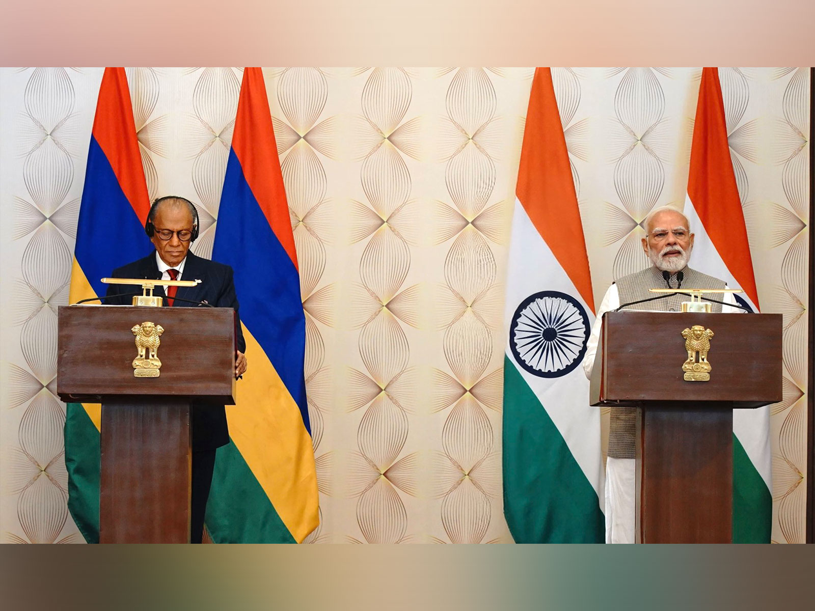 Prime Minister Narendra Modi with Mauritian Prime Minister Dr. Navinchandra Ramgoolam (Photo/X@MEA) Prime Minister Narendra Modi with Mauritian Prime Minister Dr. Navinchandra Ramgoolam (Photo/X@MEA)