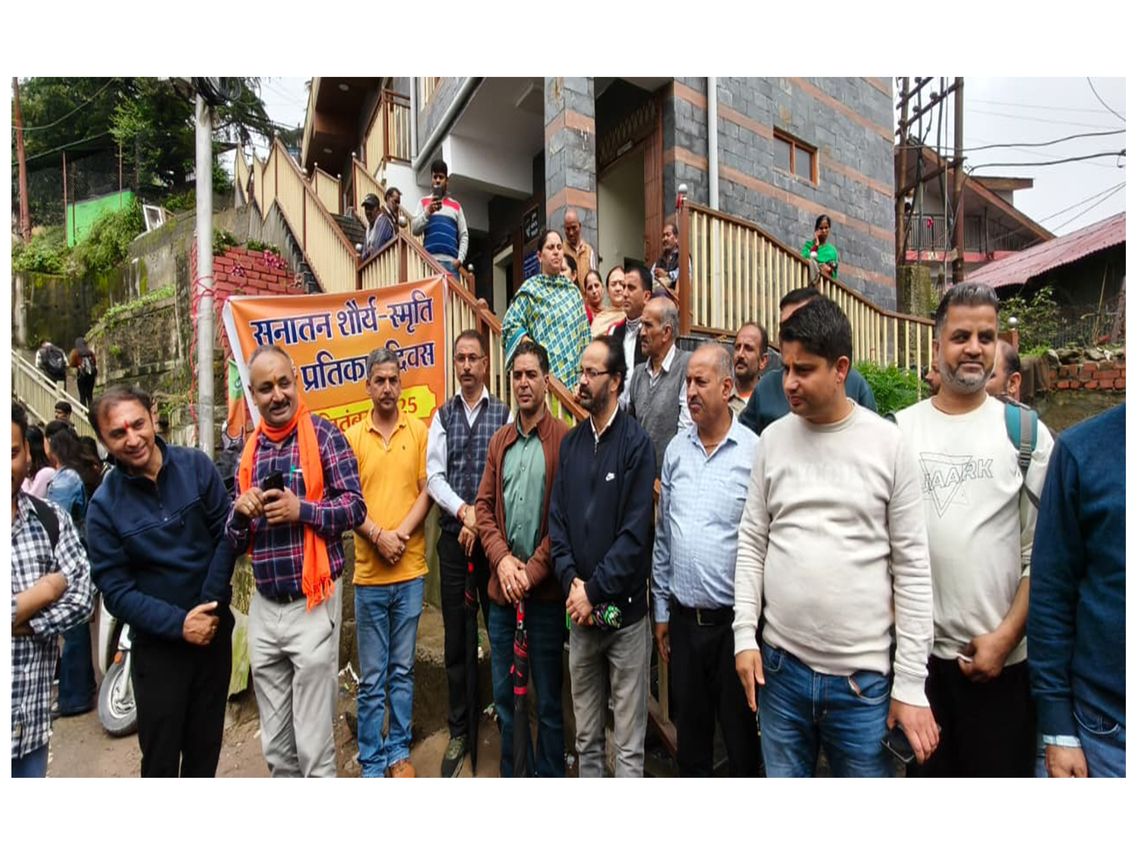 Hindu groups mark Sanjauli mosque row anniversary with symbolic half pind-daan protest in Shimla (Photo/ANI) Hindu groups mark Sanjauli mosque row anniversary with symbolic half pind-daan protest in Shimla (Photo/ANI)