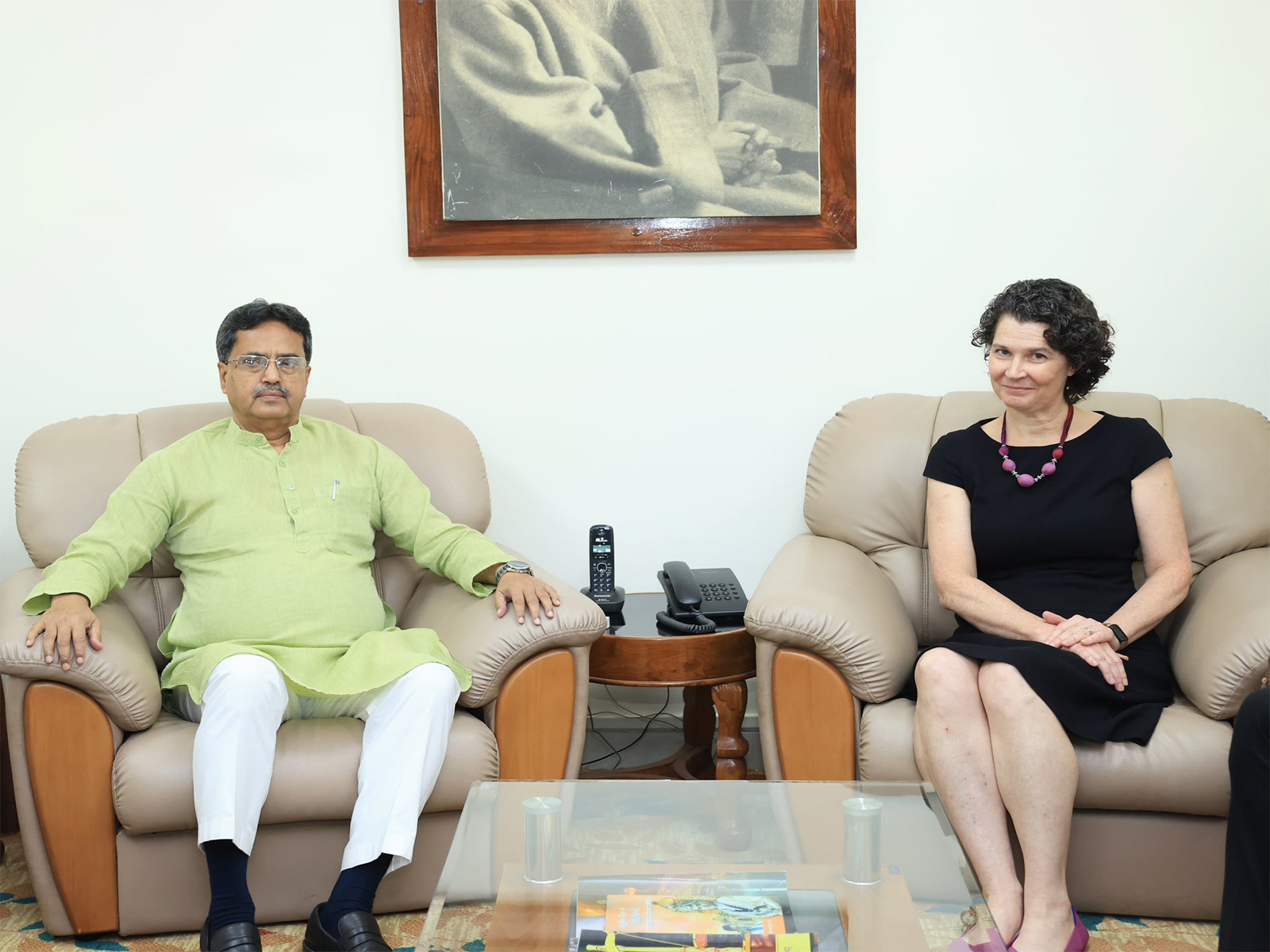 Tripura CM Manik Saha with Kathy Giles-Diaz, US Consul General, Kolkata. (Photo/X@maniksaha) Tripura CM Manik Saha with Kathy Giles-Diaz, US Consul General, Kolkata. (Photo/X@maniksaha)