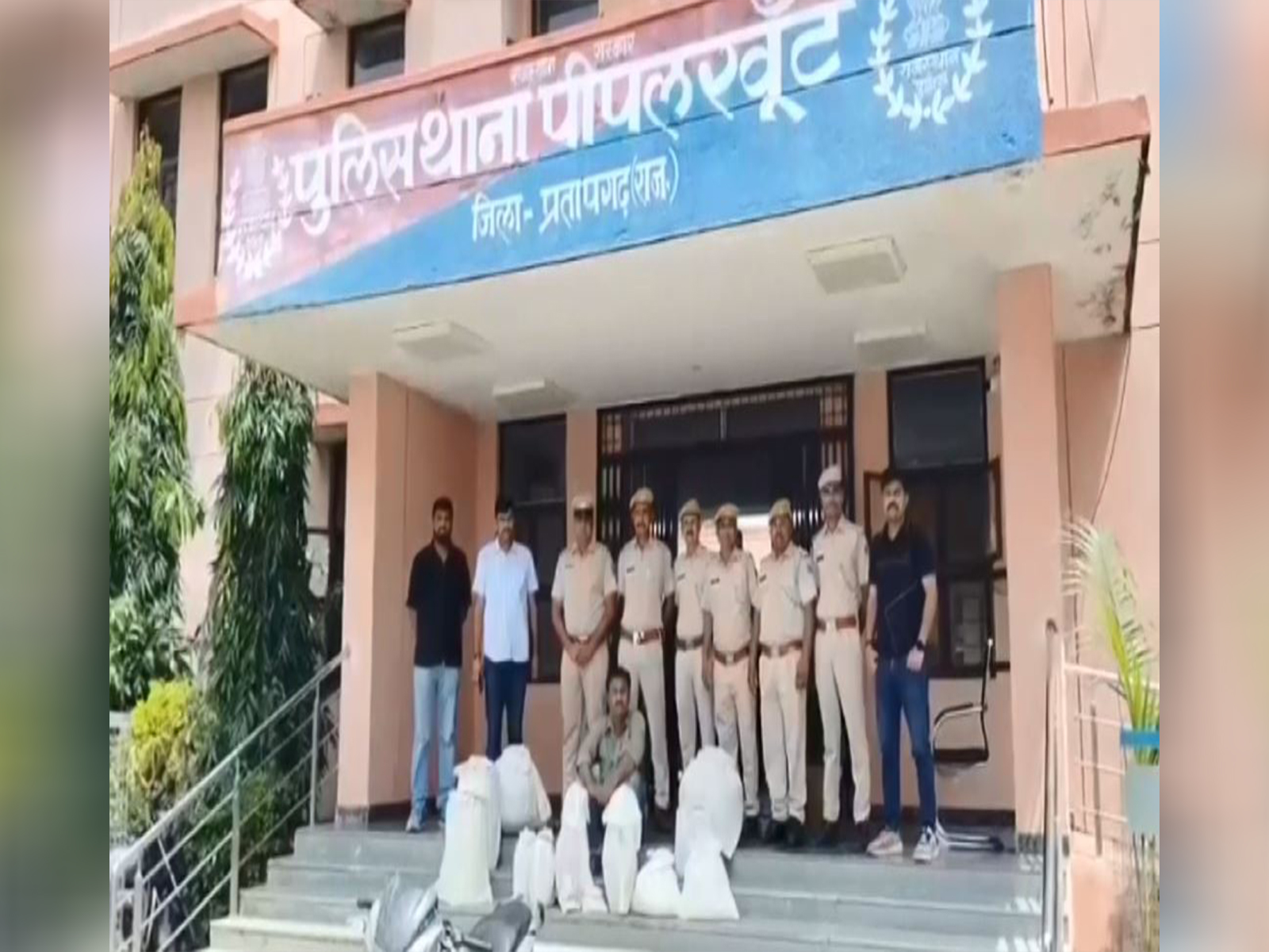 Rajasthan police seize drugs worth Rs 50 crore, arrest one (Photo/ANI) Rajasthan police seize drugs worth Rs 50 crore, arrest one (Photo/ANI)