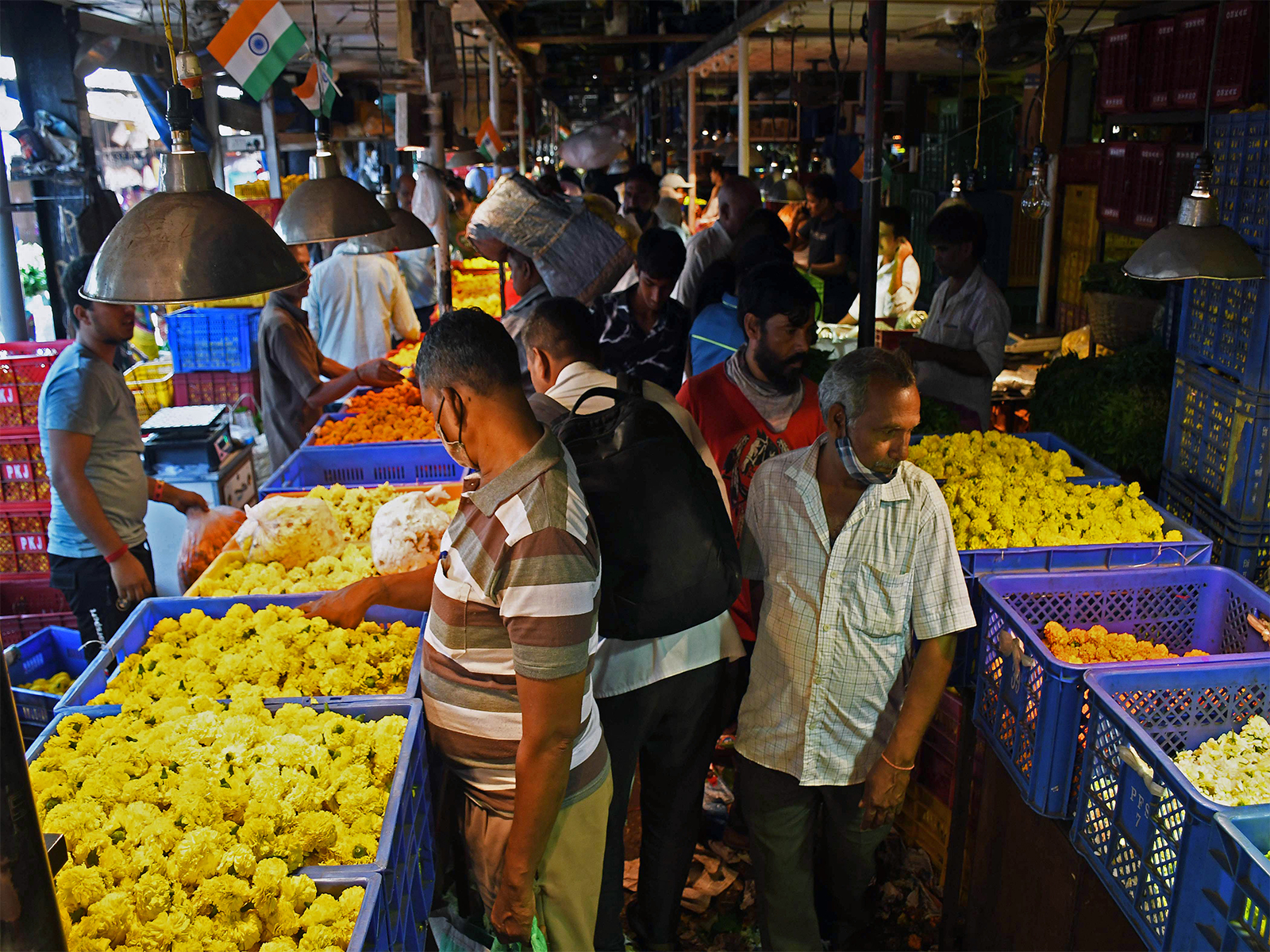 People shopping at market (Photo/ANI) People shopping at market (Photo/ANI)