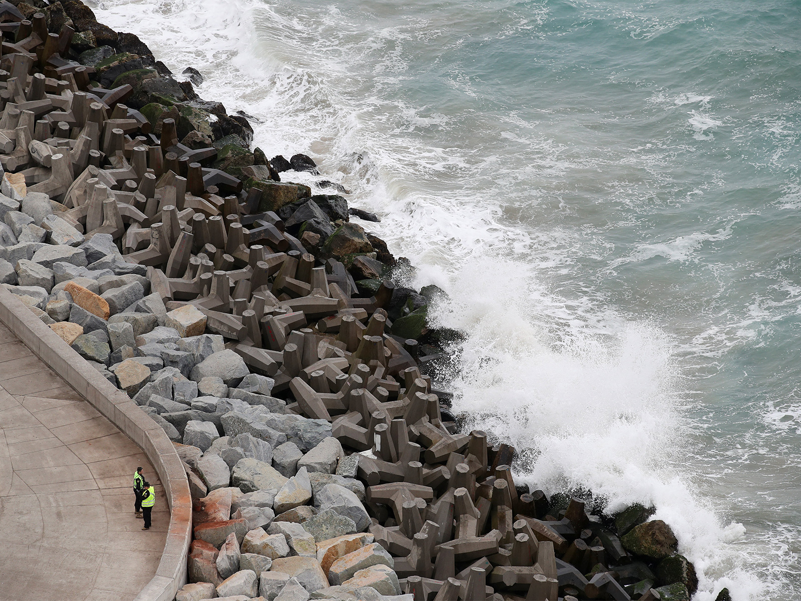 Waves crash following a tsunami advisory after earthquake (File Photo/ Reuters) Waves crash following a tsunami advisory after earthquake (File Photo/ Reuters)