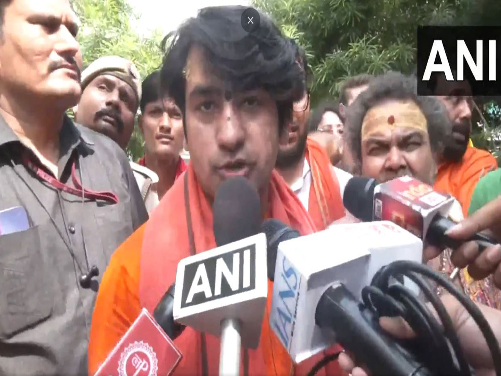 Bageshwar Dham Sarkar Acharya Dhirendra Krishna Shastri (Photo/ANI) Bageshwar Dham Sarkar Acharya Dhirendra Krishna Shastri (Photo/ANI)