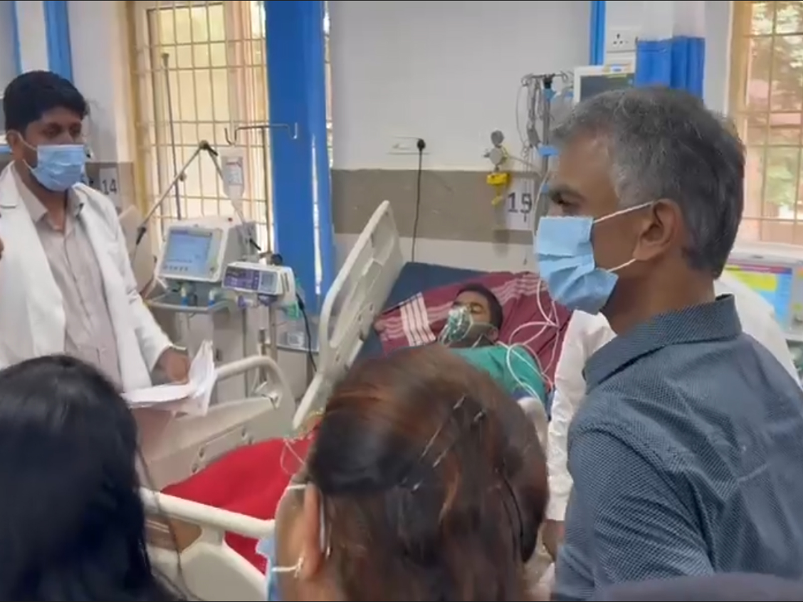 Karnataka Minister Krishna Byre Gowda met the injured (Photo/ANI) Karnataka Minister Krishna Byre Gowda met the injured (Photo/ANI)