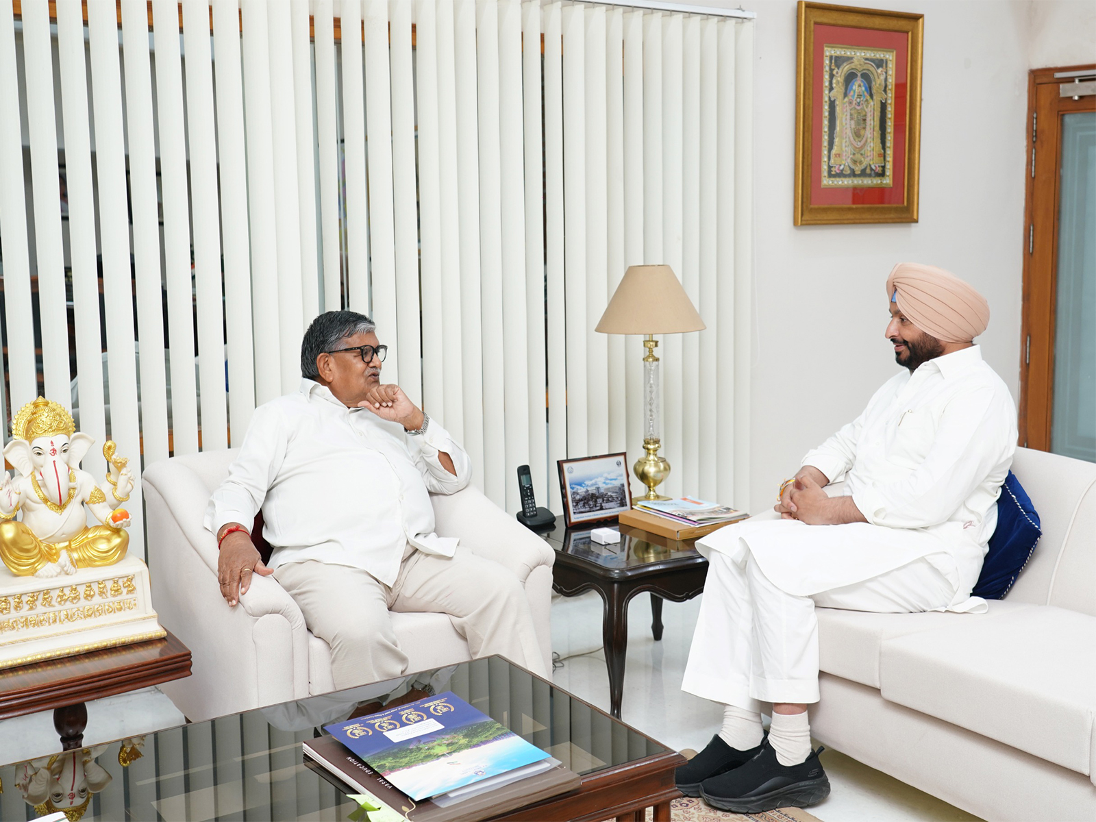 Punjab Governor with Union Minister Ravneet Singh Bittu (Photo: Raj Bhavan) Punjab Governor with Union Minister Ravneet Singh Bittu (Photo: Raj Bhavan)