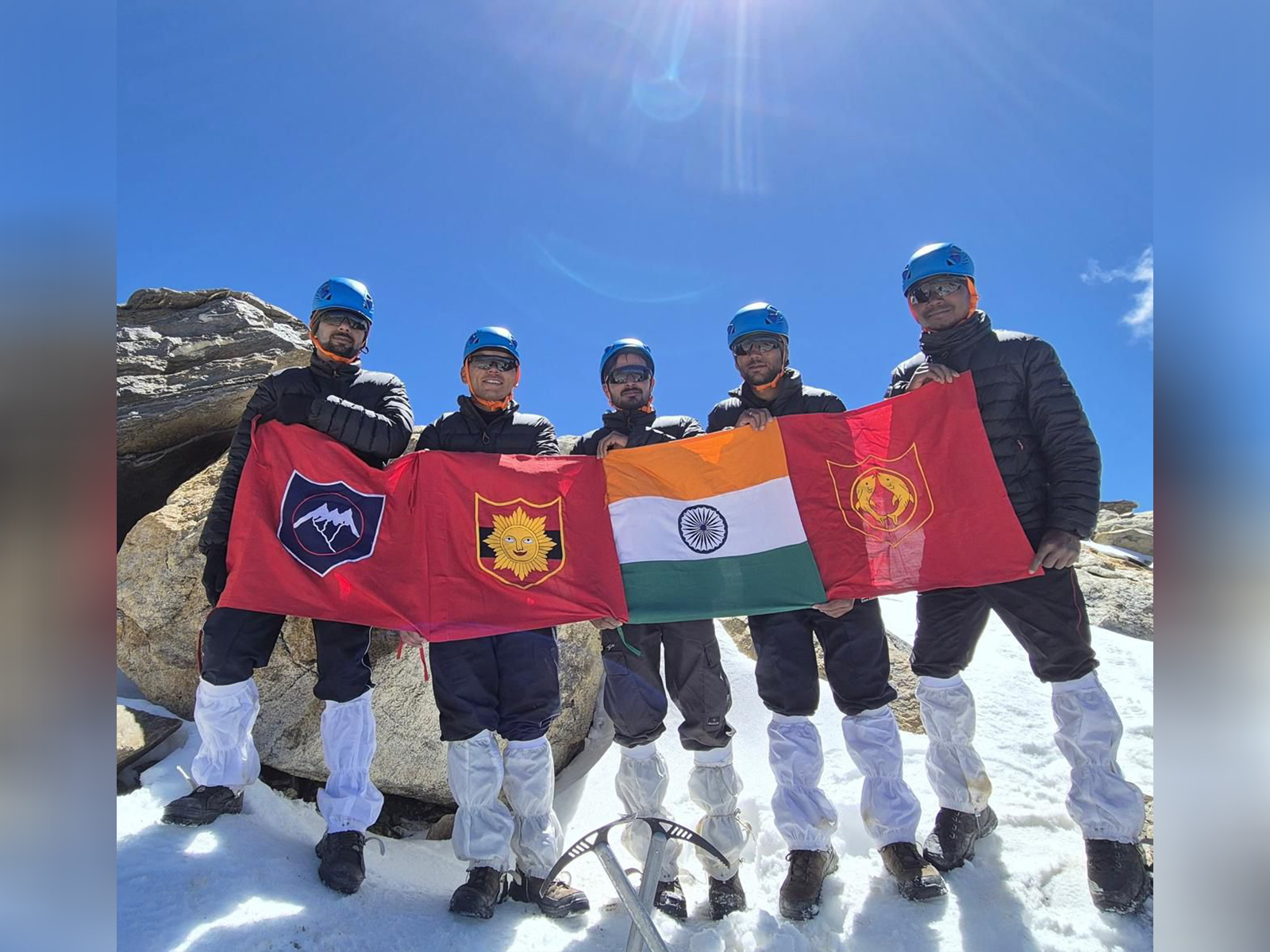Army, civilians scale Mt Reo Pargial under Operation Sadbhavana (Photo/ Army PRO) Army, civilians scale Mt Reo Pargial under Operation Sadbhavana (Photo/ Army PRO)