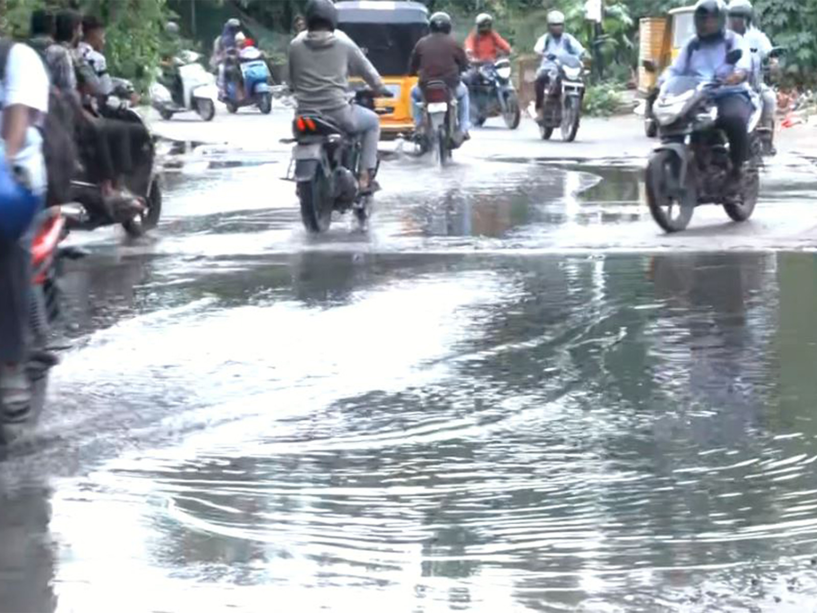 Waterlogging near railway underbridge at near Kachiguda area in Hyderabad. (Photo/ANI) Waterlogging near railway underbridge at near Kachiguda area in Hyderabad. (Photo/ANI)