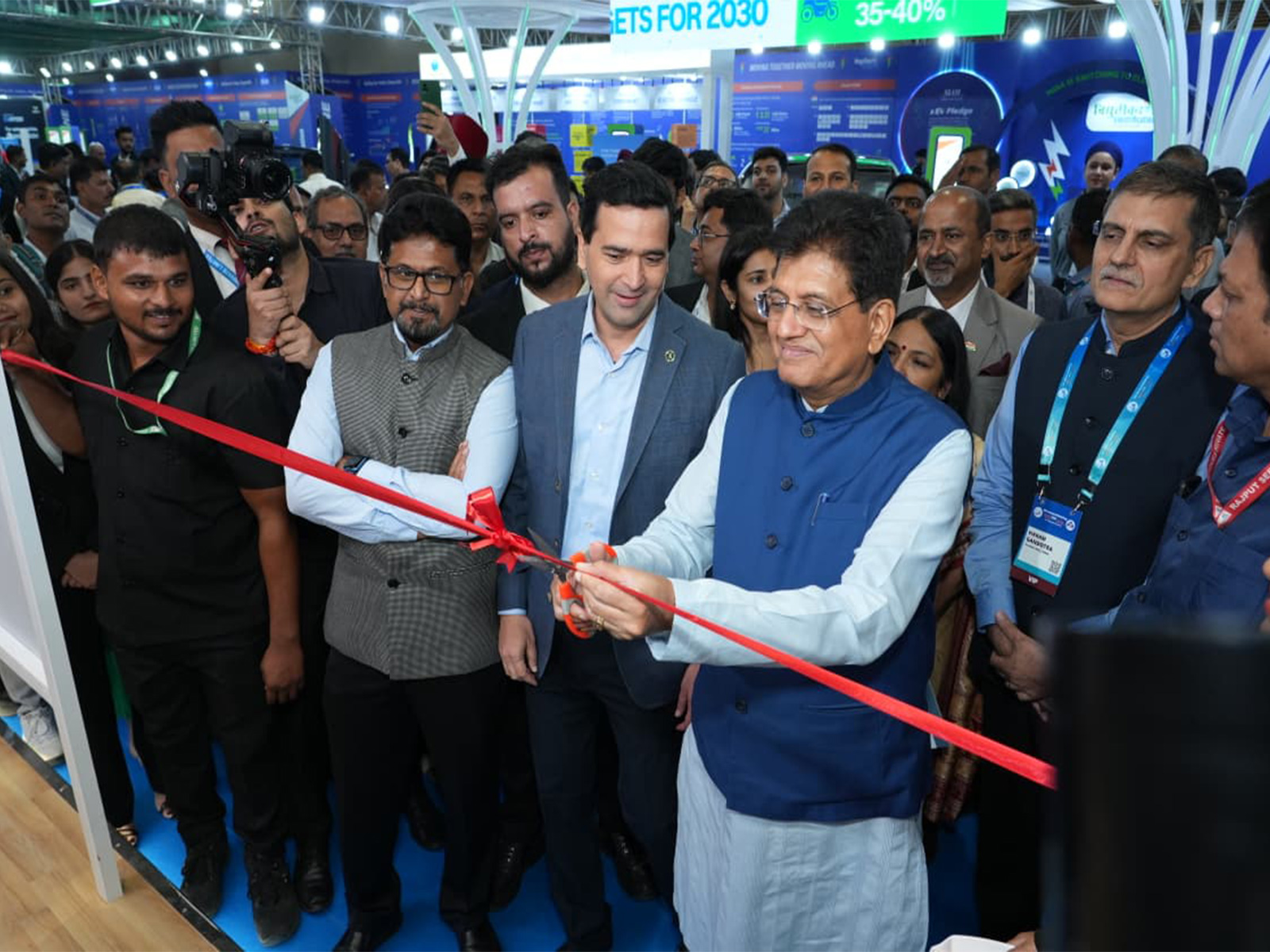 Shri Piyush Goyal, Honourable Minister of Commerce and Industry, Government of India, inaugurates the Signify pavilion at IECGM 2025, alongside Sumit Joshi, CEO & MD, Signify Greater India Shri Piyush Goyal, Honourable Minister of Commerce and Industry, Government of India, inaugurates the Signify pavilion at IECGM 2025, alongside Sumit Joshi, CEO & MD, Signify Greater India