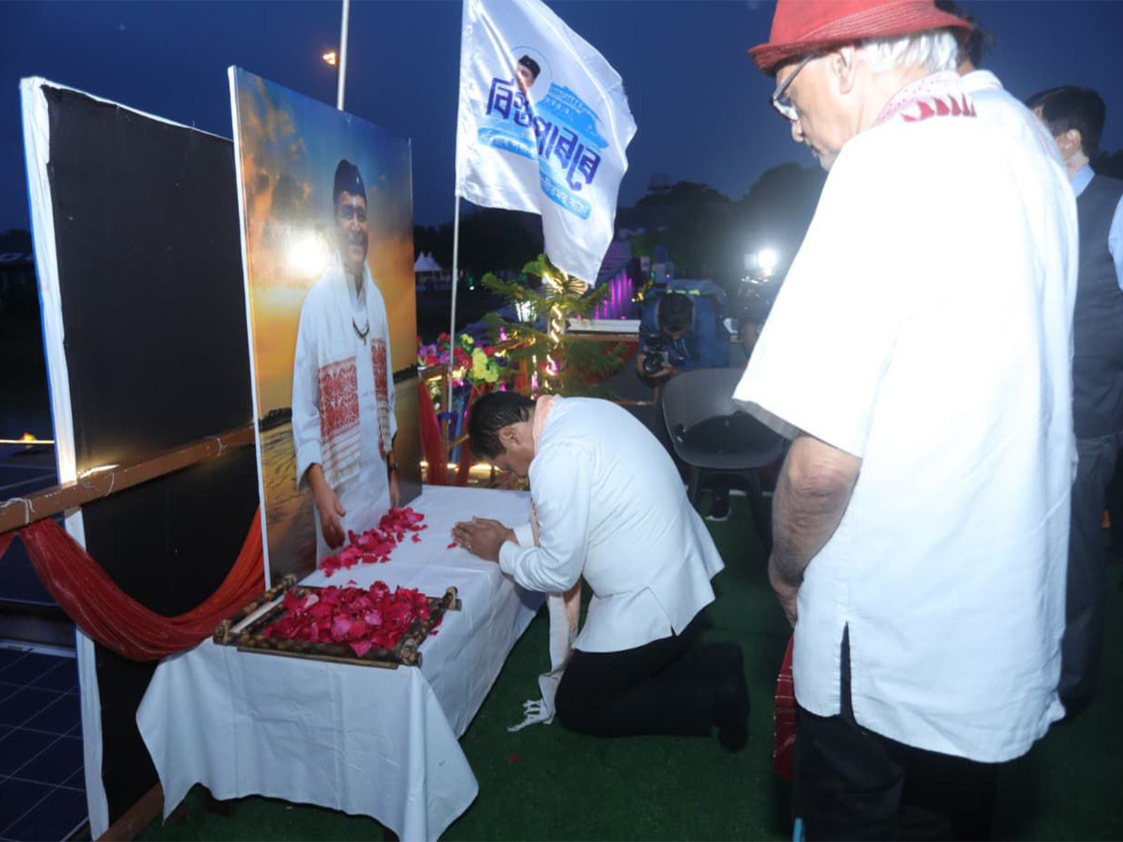 Union Minister Sarbananda Sonowal paying tributes to Bharat Ratna Dr Bhupen Hazarika. (Photo/ANI) Union Minister Sarbananda Sonowal paying tributes to Bharat Ratna Dr Bhupen Hazarika. (Photo/ANI)