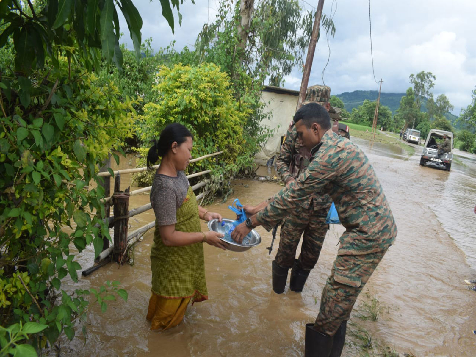 Army personnel helping locals by distributing essentials (Photo/ Indian Army) Army personnel helping locals by distributing essentials (Photo/ Indian Army)